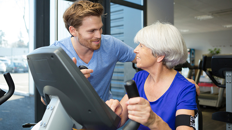 therapist with senior woman exercising